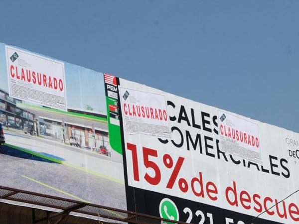 Gobierno clausura 11 espectaculares en Puebla por carecer de autorización