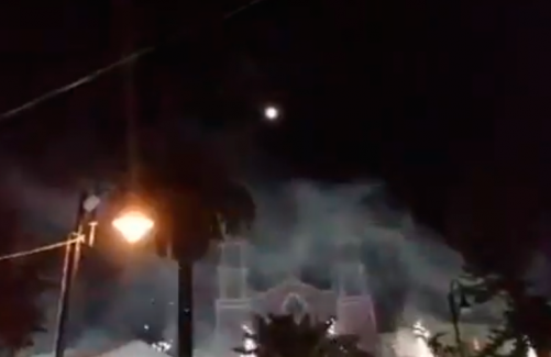 VIDEO Pirotecnia quema rostro y pecho a joven en Tlatlauquitepec