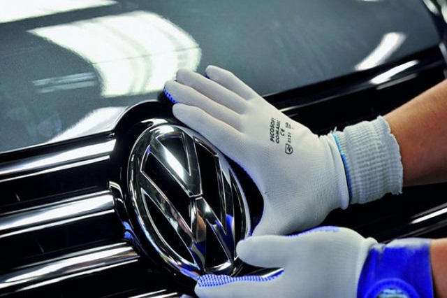 Ofrece VW al sindicato 2% de aumento directo al salario