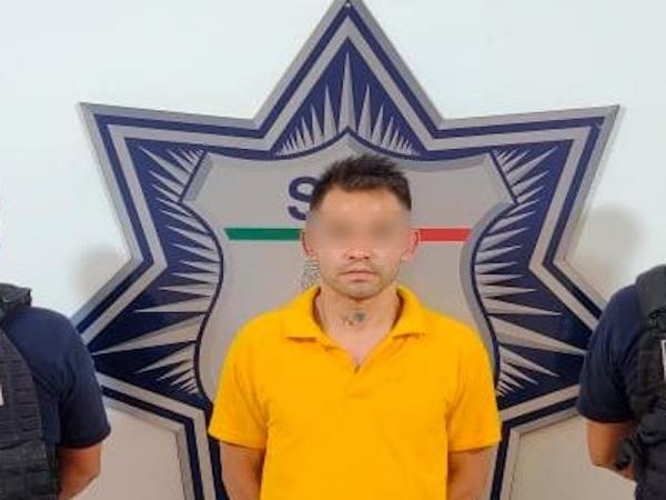 Cae Ernesto por robar 10 mil pesos en artículos de papelería en Puebla capital
