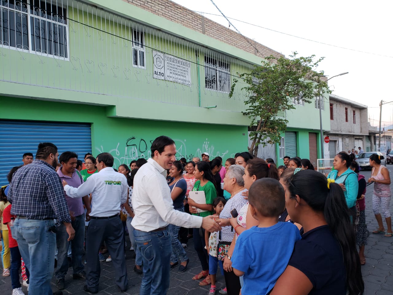 Visitan colonias de Tehuacán los candidatos del PVEM