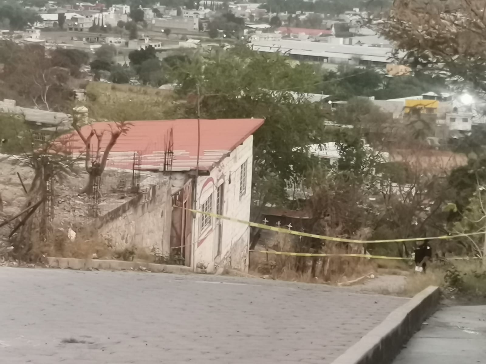 Hallan cuerpo sin vida de una mujer al interior de su vivienda en Izúcar