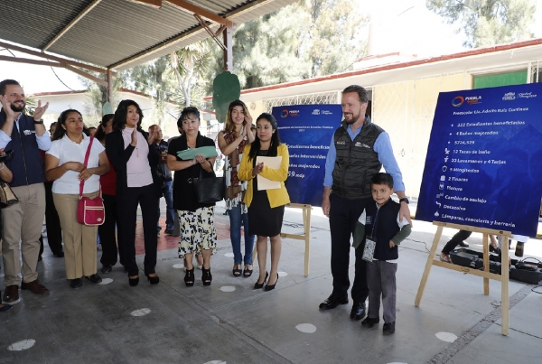 Entrega edil nuevos baños en preescolar de la ciudad de Puebla