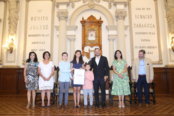 Ayuntamiento de Puebla reconoce como poblanos distinguidos a la familia Irigoyen Sánchez