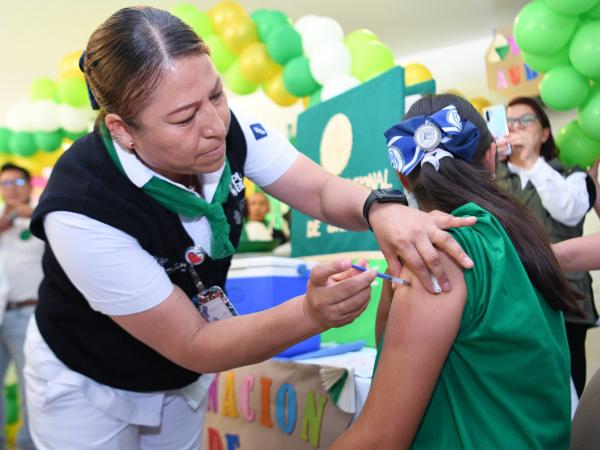 Inician Salud e IMSS-Bienestar vacunación contra el VPH en Puebla