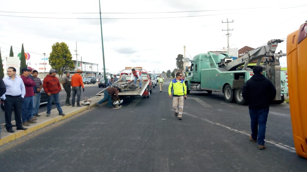 Vuelca camión en Huejotzingo; 15 personas heridas