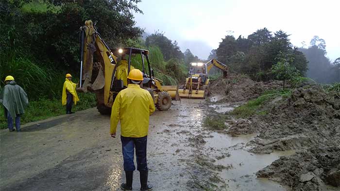 Lluvia complica reapertura de carretera en Cuetzalan