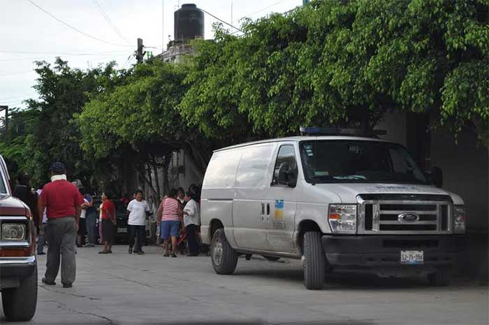 Maestra es asesinada en su hogar de Acatlán de Osorio