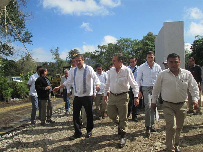 Arrancan construcción de viviendas para reubicar Huixtla