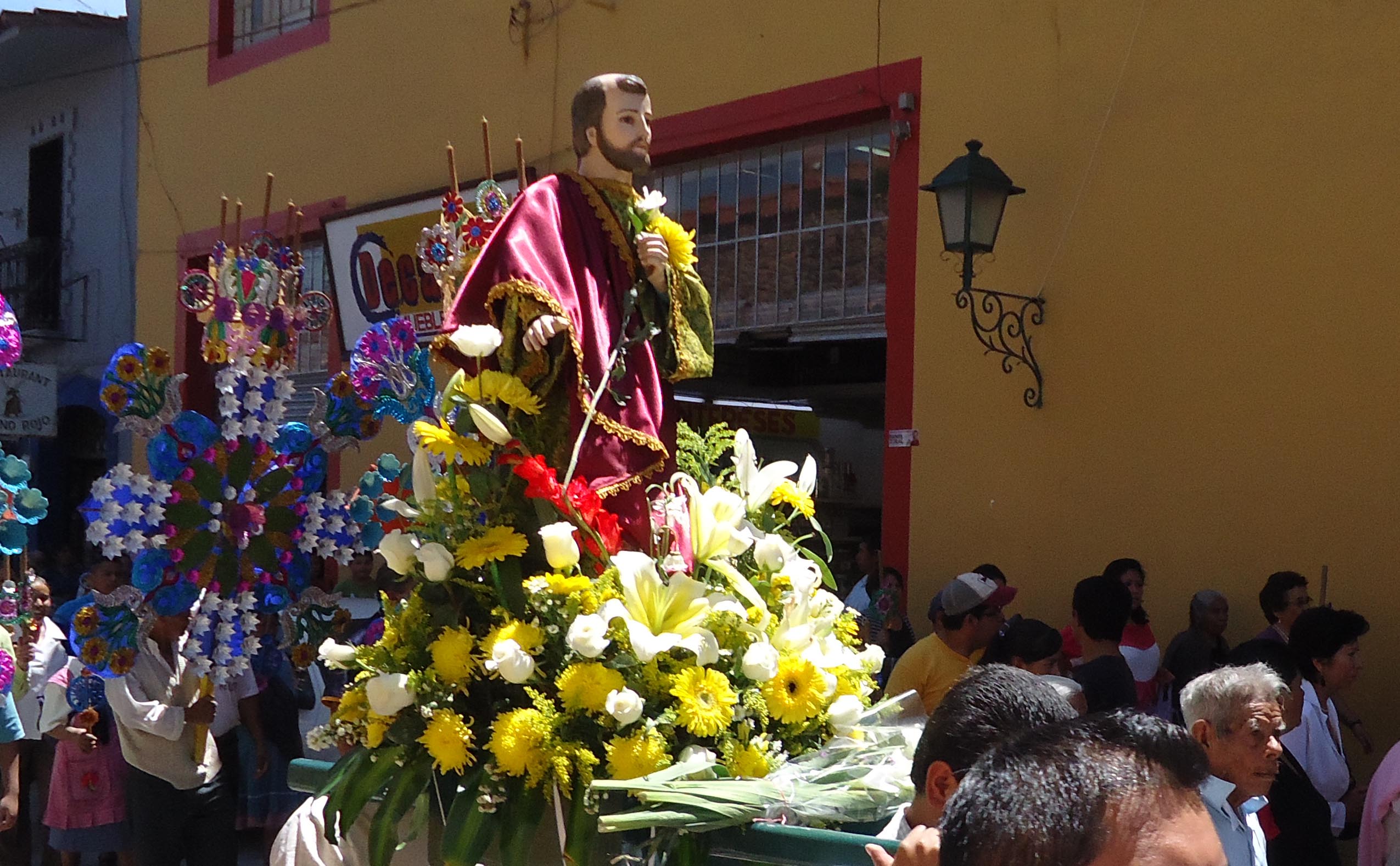 Sin voladores, festejan a San Pedro Apóstol en Zacapoaxtla