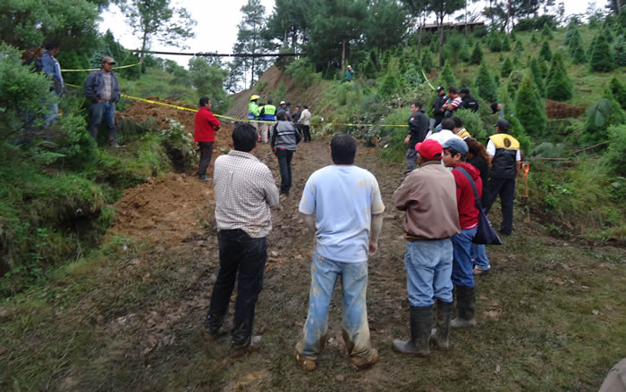 Dos muertos y un desaparecido por alud en Tlatlauquitepec