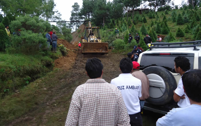 Dos muertos y un desaparecido por alud en Tlatlauquitepec