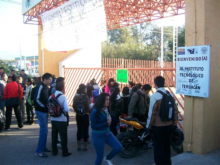 Lanzan bombas molotov contra estudiantes del Tecnológico de Tehuacán