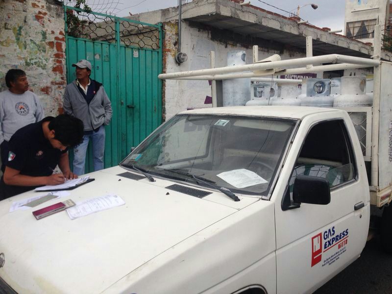 Decomisa Protección Civil seis unidades repartidoras de gas en Huejotzingo