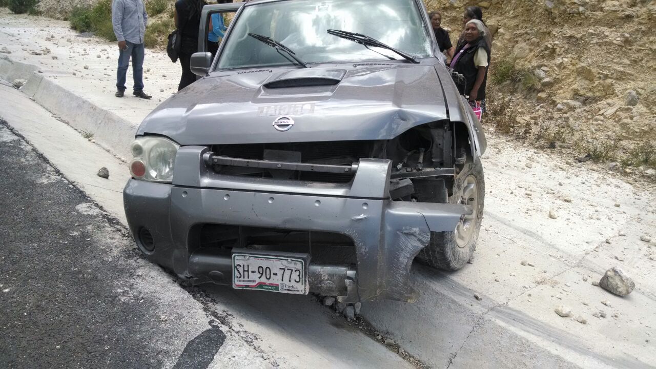 Vuelca unidad del DIF de Zapotitlán Salinas por exceso de velocidad