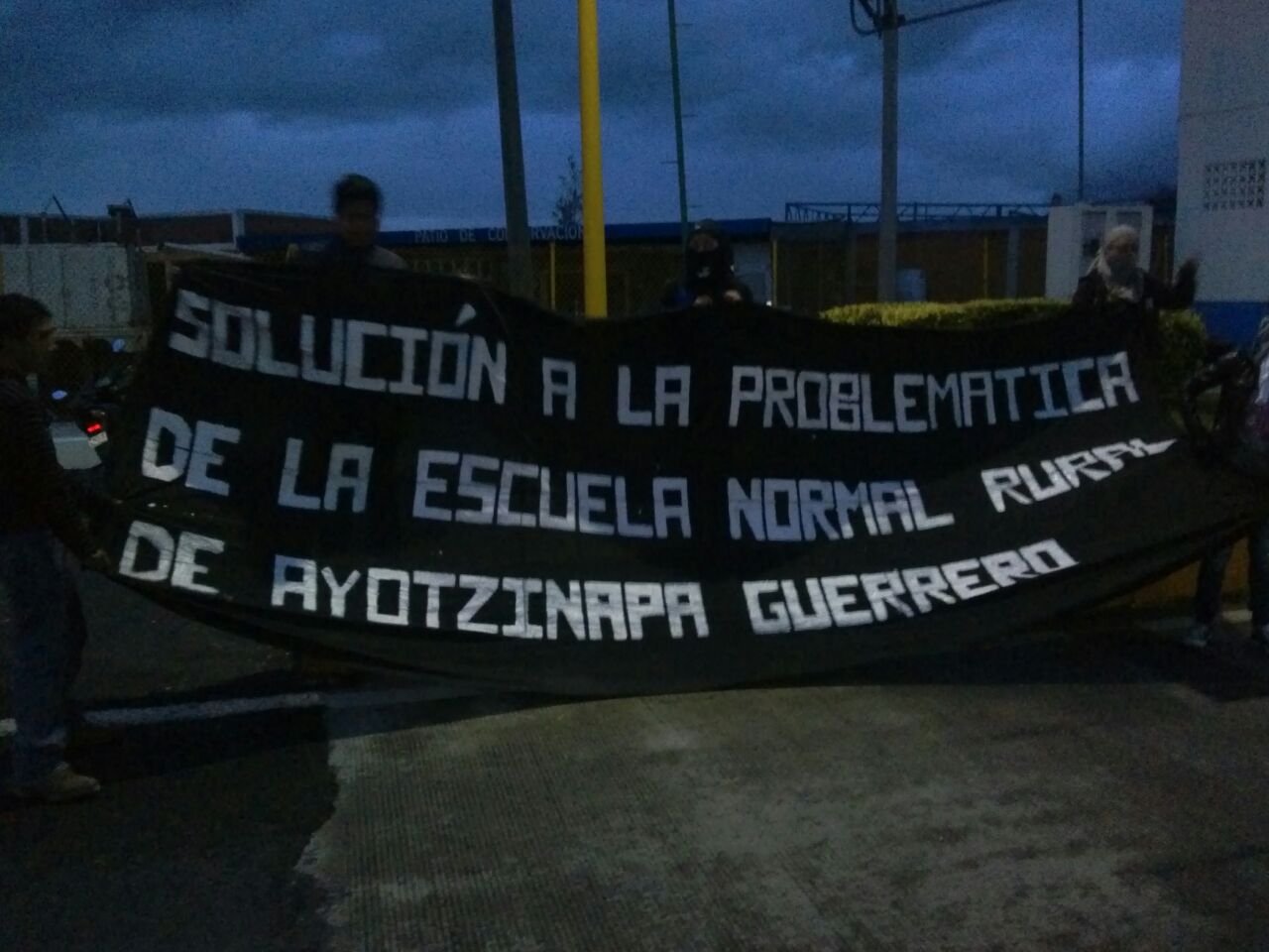 Normalistas intentaron tomar caseta Tlaxcala-Texmelucan