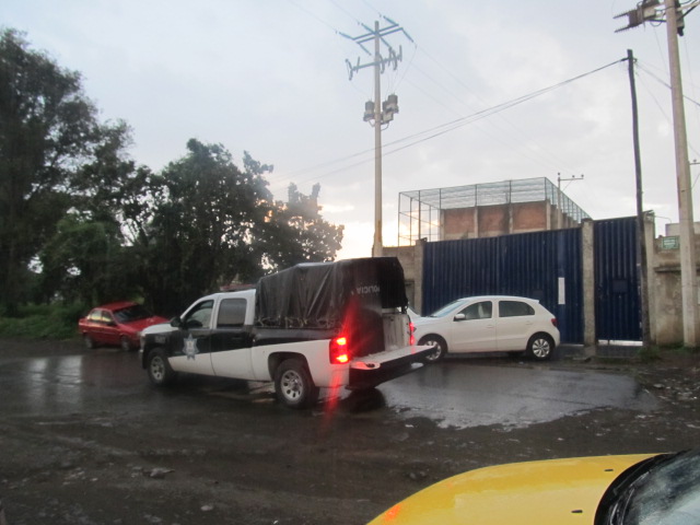 Policías resguardan empresa Mary Tex ubicada en San Salvador El Verde