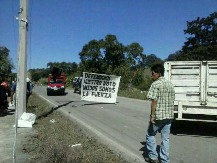 Inconformes con resultados electorales bloquean accesos a Acateno