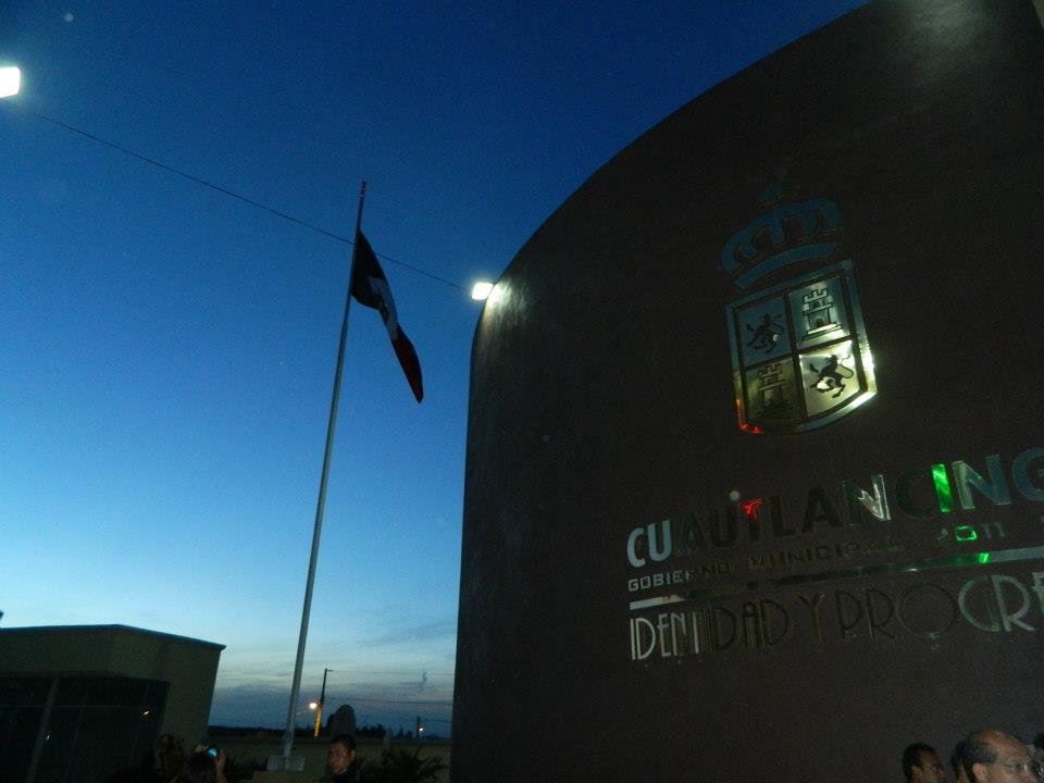 Abren festejos patrios con izamiento de bandera en Cuautlancingo