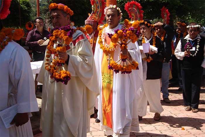 Sacerdotes se oponen a realizar misas en lenguas indígenas