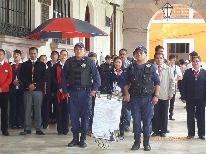Sin Carlos Peredo inician las fiesta patrias en Teziutlán