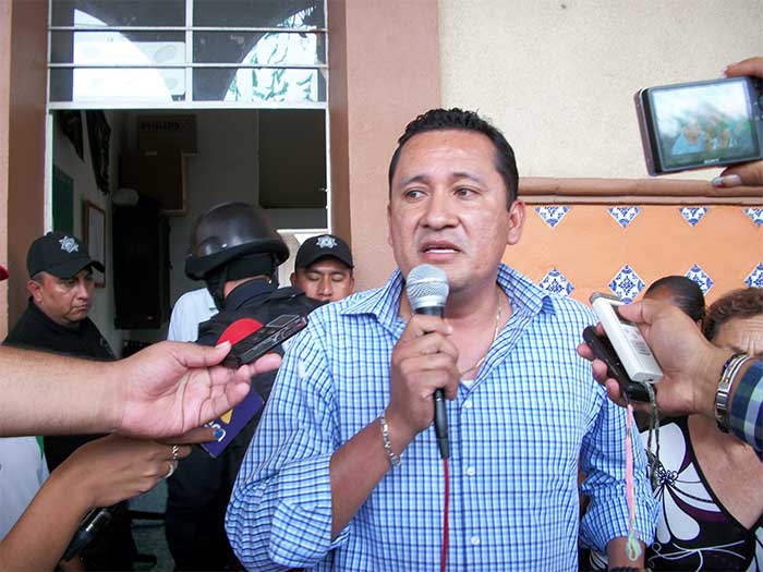 Estalla violencia en Zinacatepec por operativo de ST contra taxis piratas
