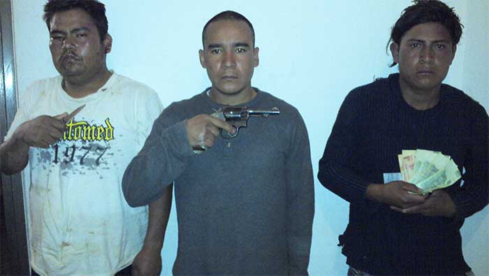Policías salvan de linchamiento a tres ladrones en comunidad de Zacapoaxtla