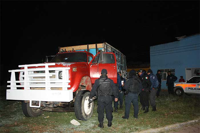 Detienen pipa cargada con combustible robado en San Salvador El Verde