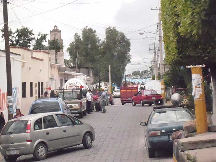 Irrumpen tres sujetos armados en casa del ex alcalde de Tecamachalco