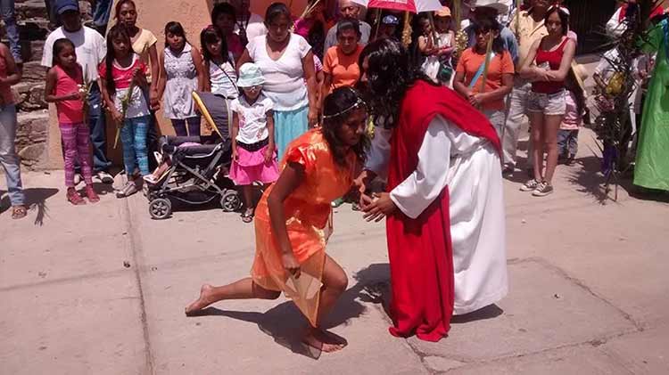 Todo listo para la escenificación del viacrucis en Acatlán de Osorio