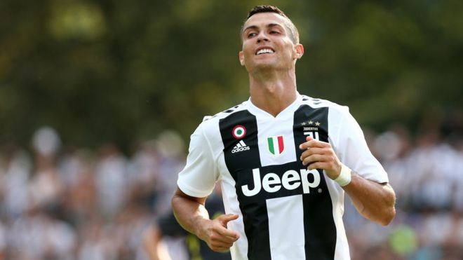 VIDEO Novatada a Cristiano Ronaldo antes de su debut en Italia