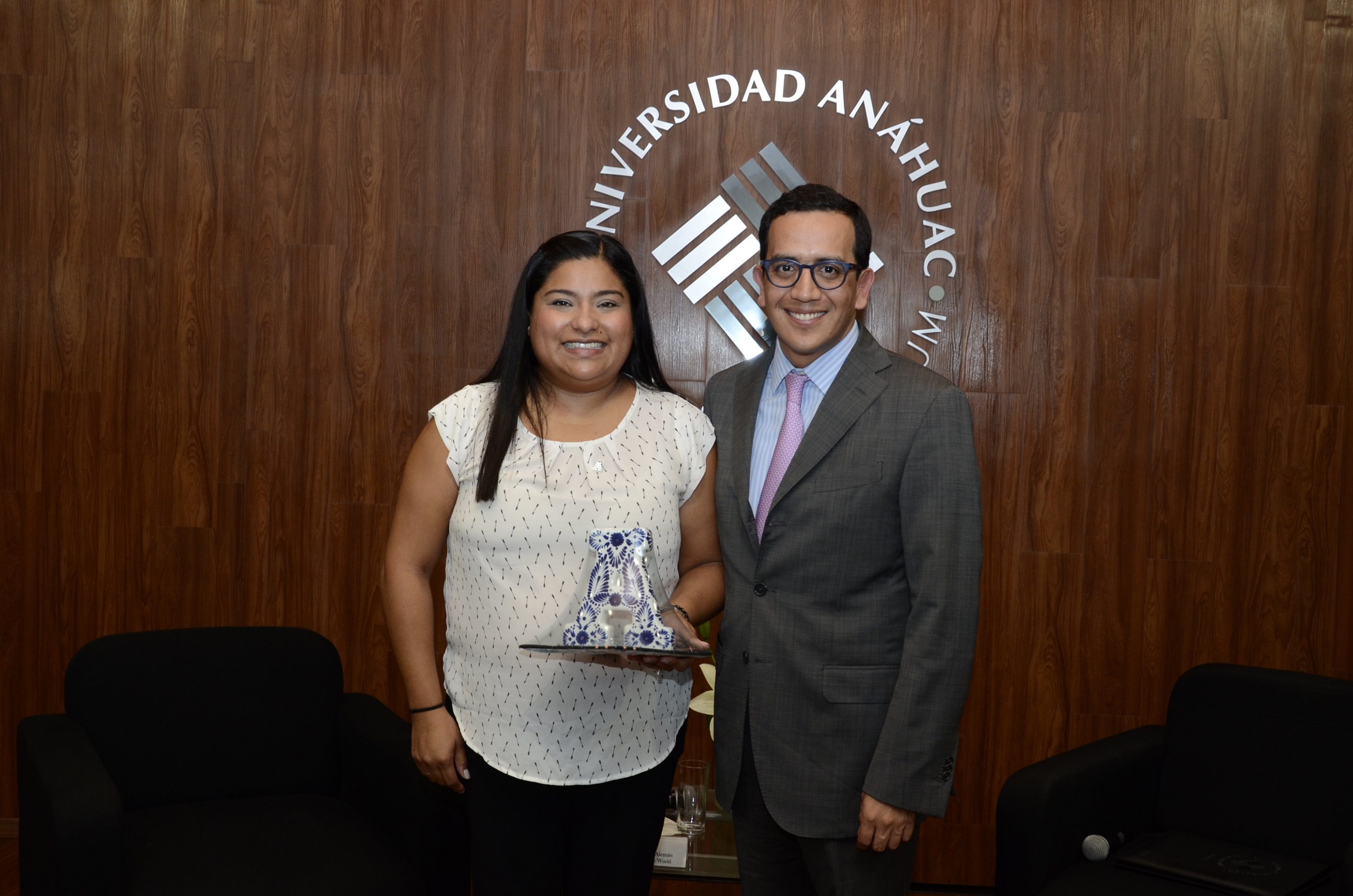 Egresada Anáhuac cuenta cómo llegó a asociada en Walt Disney