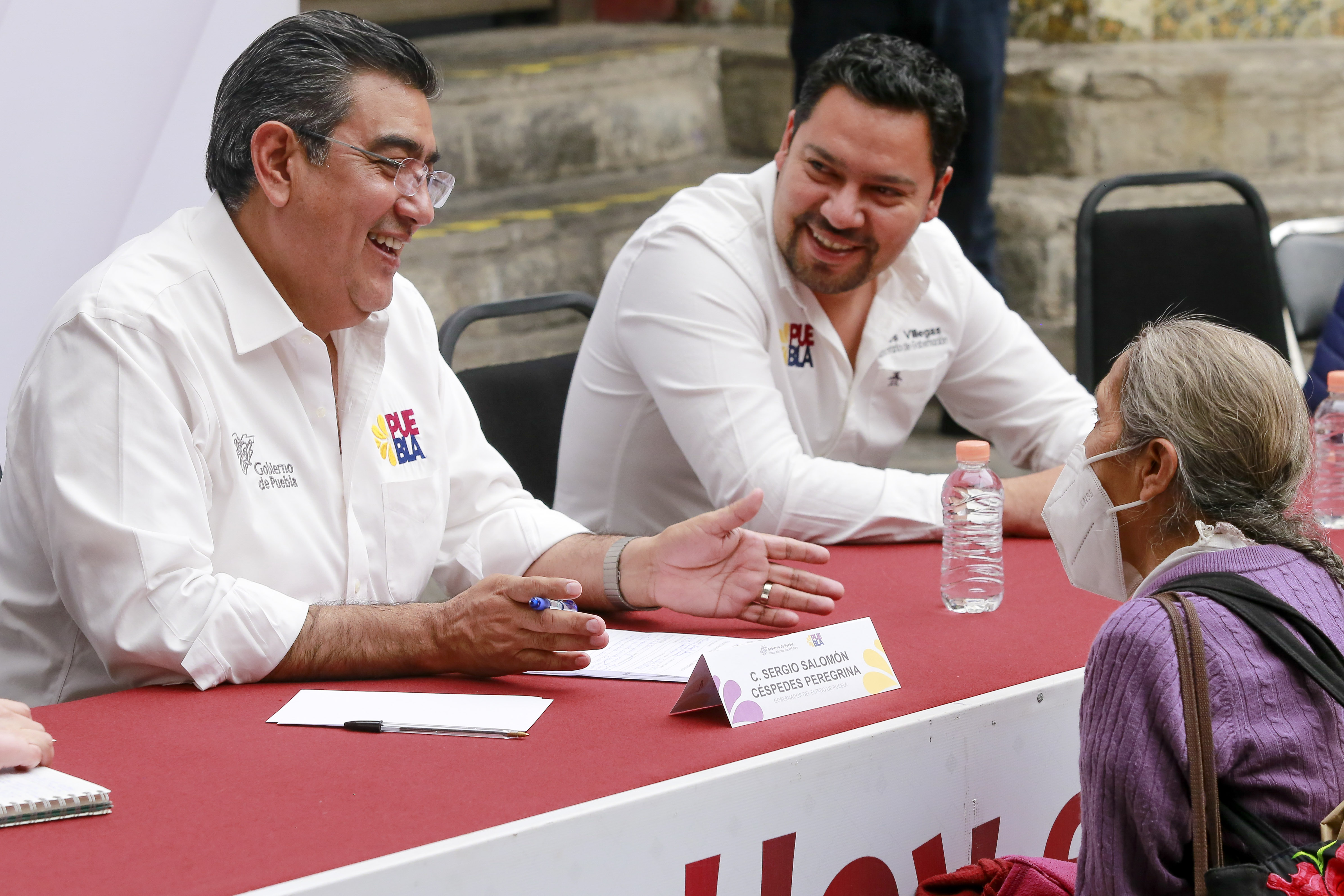 Atiende gobernador Céspedes peticiones de poblanos en Martes Ciudadano