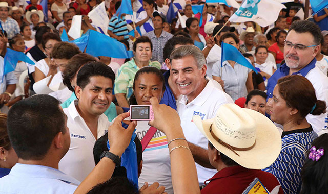 Antonio Gali se compromete con 2 nuevas carreteras para Pantepec