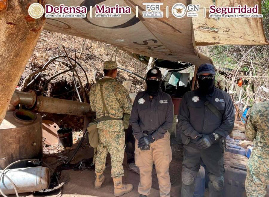 En Durango desmantelan laboratorio y pista clandestina