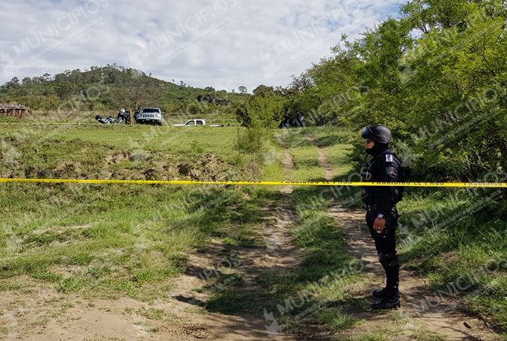 Rescatan cadáver baleado de barranca en Texmelucan