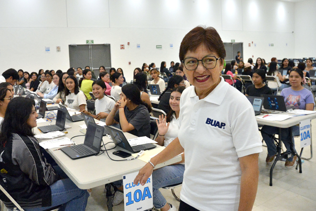 Rectora Lilia Cedillo realiza recorrido durante aplicación del Examen de Admisión 2024