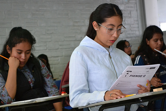 15 mil aspirantes realizan examen para la BUAP