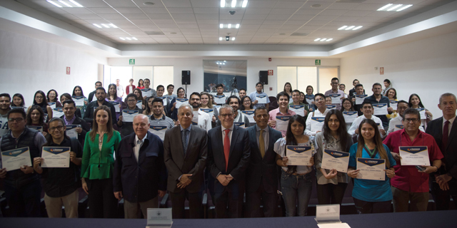 Entrega Santander becas internacionales para alumnos BUAP