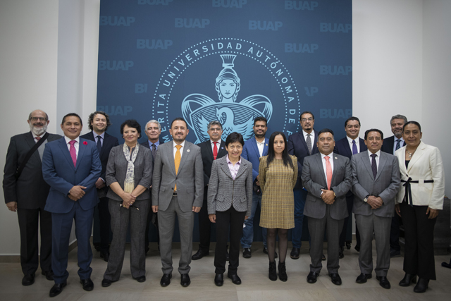 Lilia Cedillo nombra a funcionarios de la administración central de la BUAP