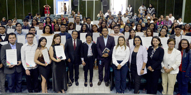 Entrega Cedillo Premio Ceneval al Desempeño de Excelencia-EGEL