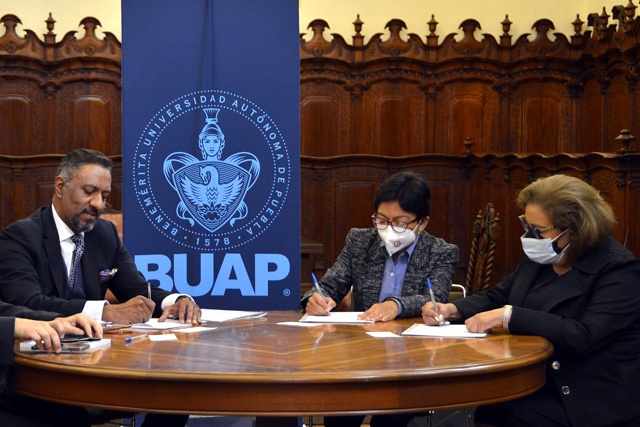 Encabeza rectora Lilia Cedillo firma de convenio entre la BUAP y Prodecon