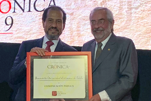 BUAP recibe Premio Crónica 2019 por difundir ciencia y cultura
