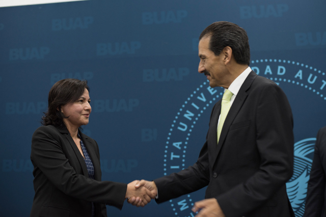 Reconoce Esparza calidad educativa en Facultad de Electrónica