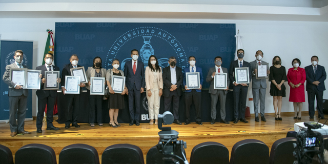 Recibe BUAP acreditaciones de sus programas educativos CIEES y COPAES