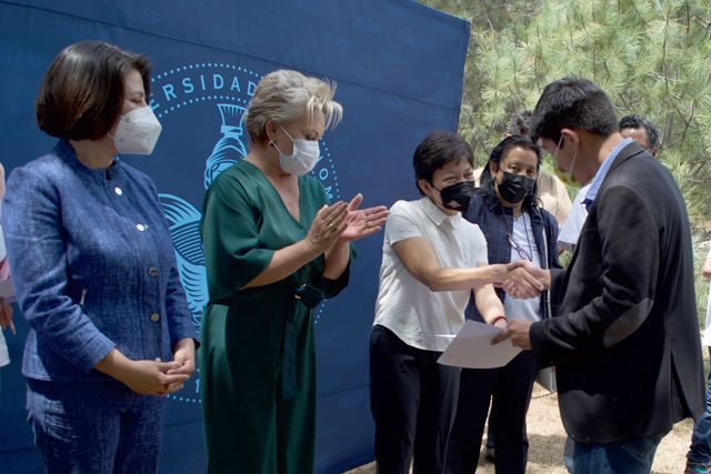 BUAP clausura el Taller de enriquecimiento artístico Bee Plant