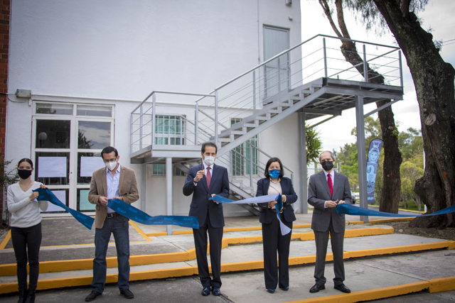 Entrega obras Esparza en la Facultad de Ciencias de la Electrónica