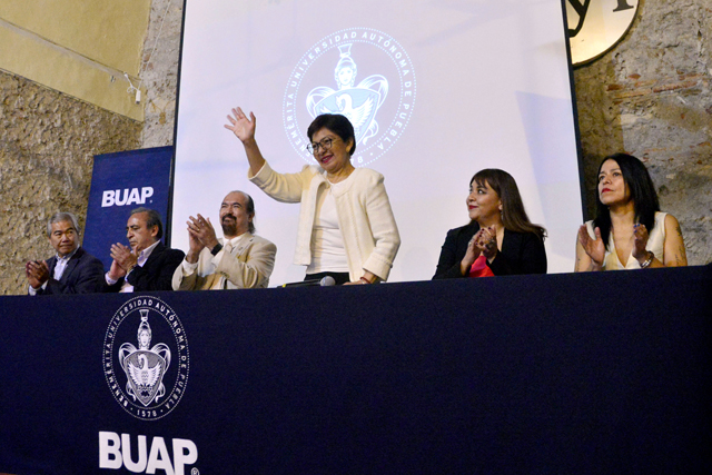 Preside la rectora Cedillo informe de labores y toma de protesta en la FFyL