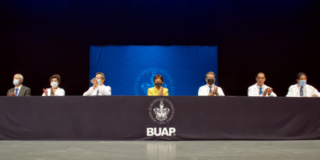 Lilia Cedillo preside graduación de la generación 2018-2023 de Medicina-BUAP