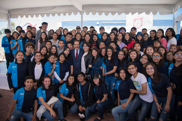Inauguran acceso a Prepa Zapata en San Martín Texmelucan